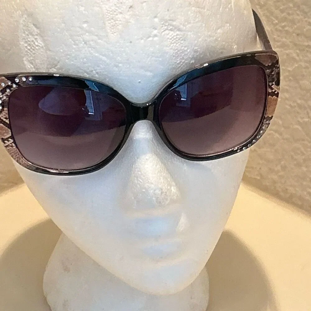 Guess Butterfly Sunglasses Smoke Gradient Lens Brown Snakeskin Rhinestones Y2K